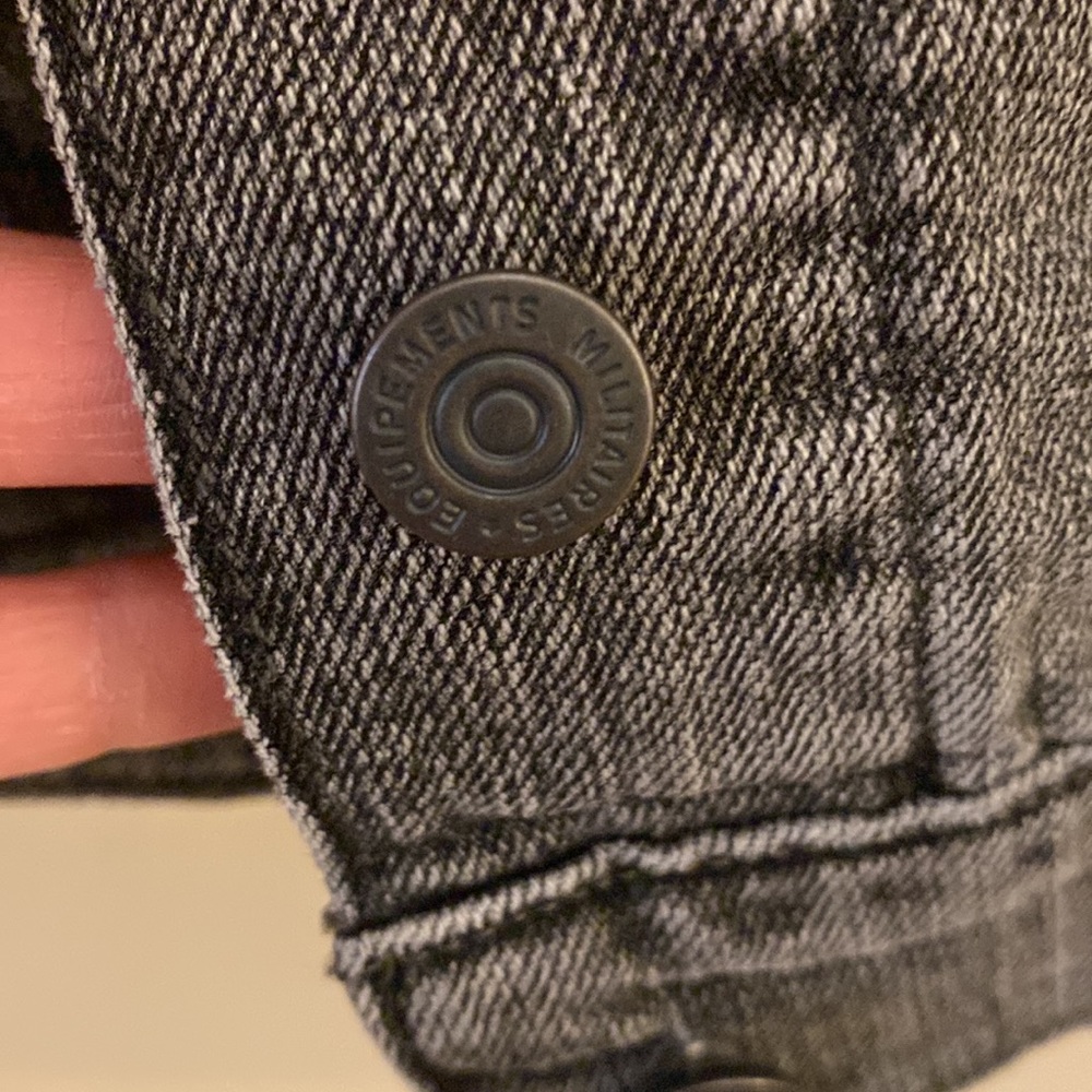 Levi’s Jean Jacket - Picture 6 of 11